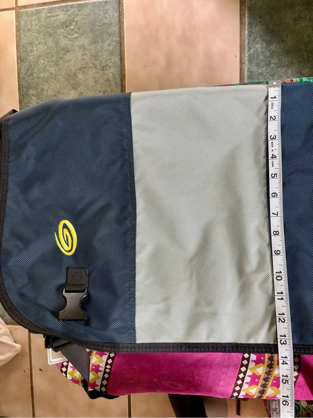 Timbuk2 classic messenger